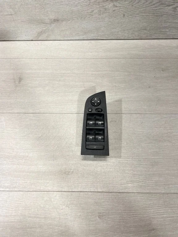 Electric window control switch 9132147