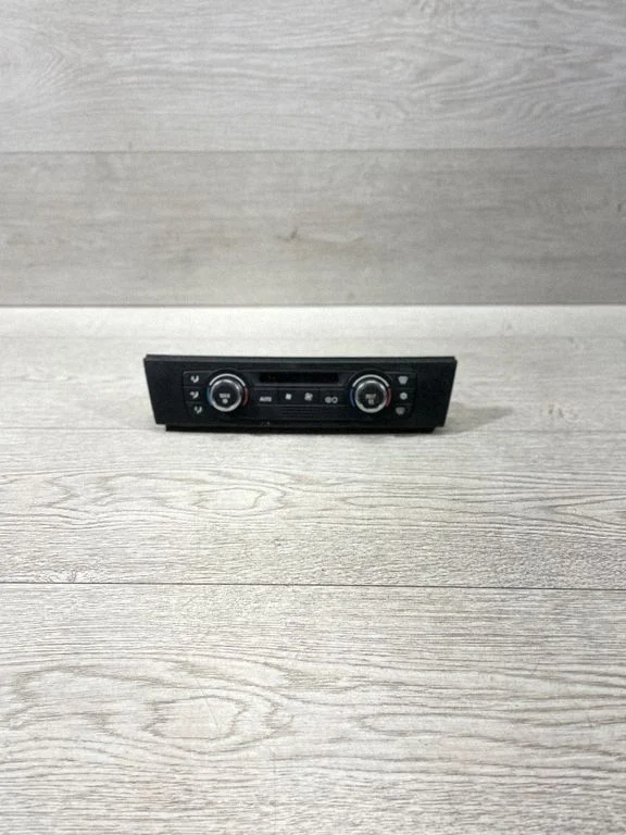 Panel sterowania klimatyzacją / nawiewem – BMW Seria 3 E90 E91 (2005-2012)