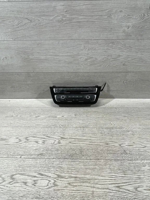 Gaisa kondicioniera/klimata/sildītāja vadības bloks (salonā) – BMW 1. sērija F20 F21 (2011-2019)