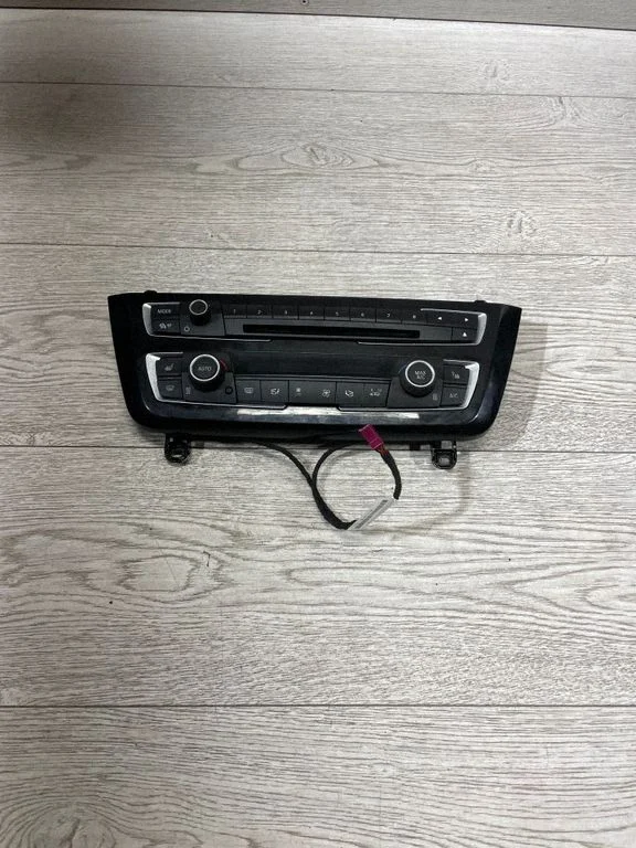 Gaisa kondicioniera/klimata/sildītāja vadības bloks (salonā) – BMW 3. sērija F30 F35 F31 (2012-2018)