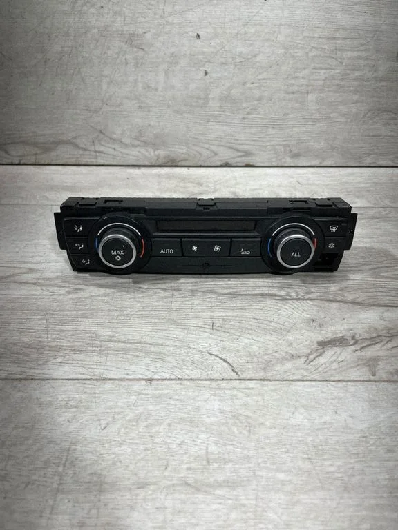 Gaisa kondicioniera/klimata/sildītāja vadības bloks (salonā) – BMW 3. sērija E90 E91 (2005-2012)