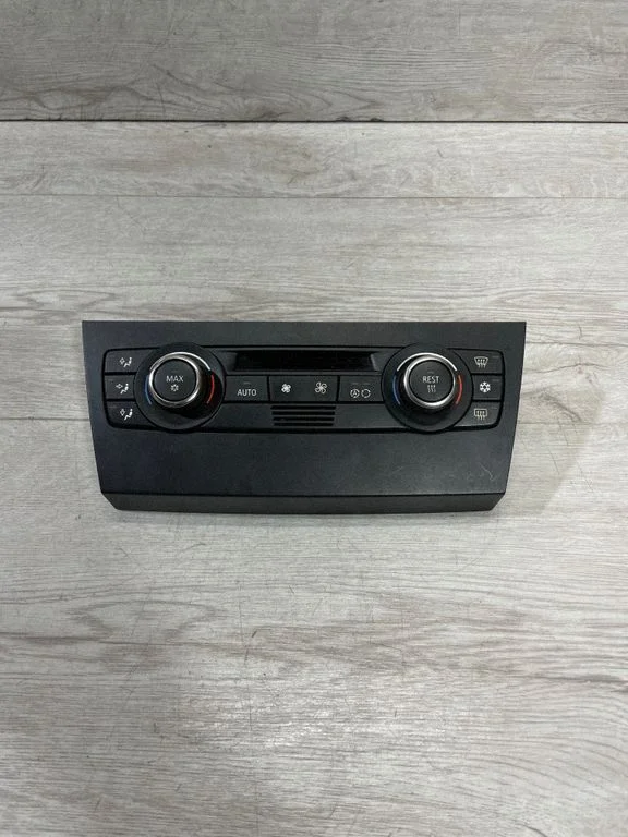 Gaisa kondicioniera/klimata/sildītāja vadības bloks (salonā) – BMW 3. sērija E92 E93 (2005-2014)