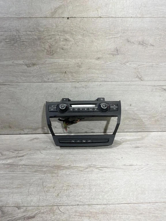 Gaisa kondicioniera/klimata/sildītāja vadības bloks (salonā) – BMW X5 E70 (2006-2013)