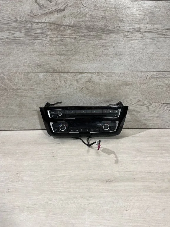Gaisa kondicioniera/klimata/sildītāja vadības bloks (salonā) 9354148