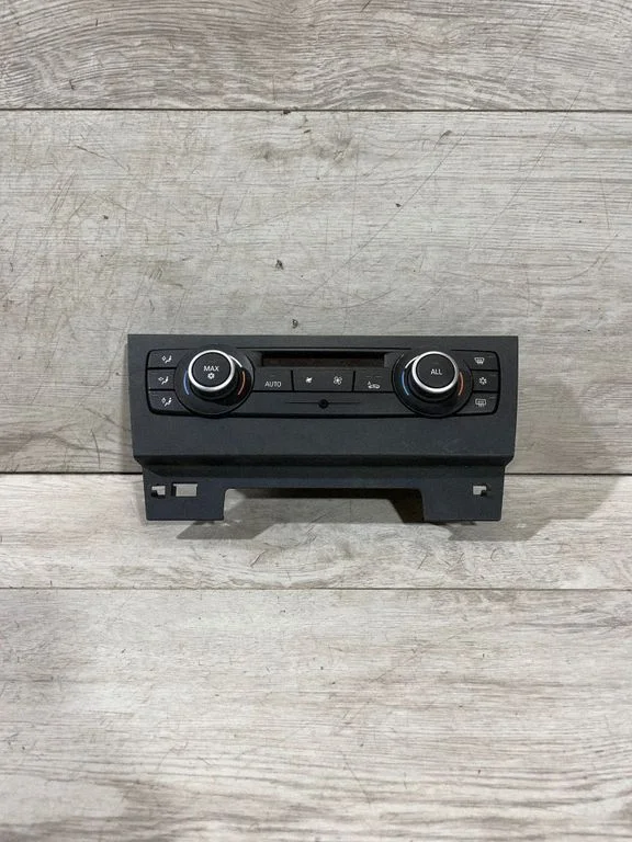 Gaisa kondicioniera/klimata/sildītāja vadības bloks (salonā) – BMW 3. sērija E90 E91 (2005-2012)