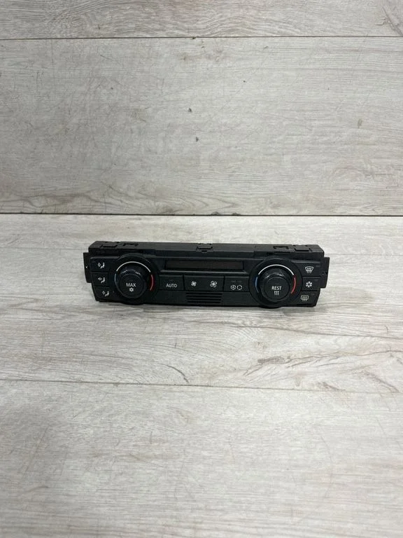 Panel sterowania klimatyzacją / nawiewem – BMW Seria 3 E90 E91 (2005-2012)