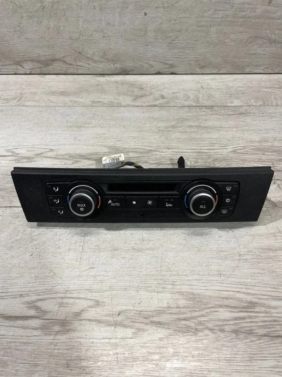 Gaisa kondicioniera/klimata/sildītāja vadības bloks (salonā) – BMW 3. sērija E90 E91 (2005-2012)