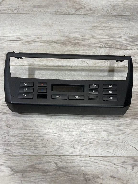 Gaisa kondicioniera/klimata/sildītāja vadības bloks (salonā) – BMW 3. sērija E90 E91 (2005-2012)
