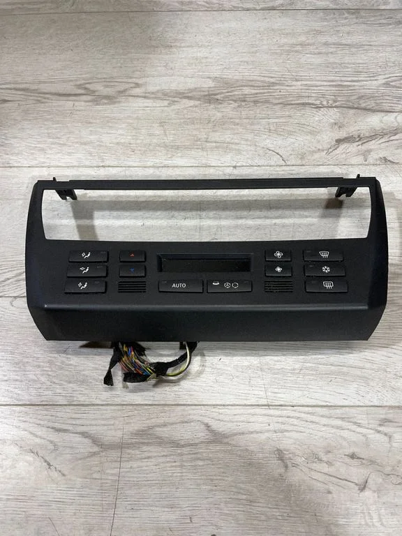 Gaisa kondicioniera/klimata/sildītāja vadības bloks (salonā) – BMW 3. sērija E90 E91 (2005-2012)