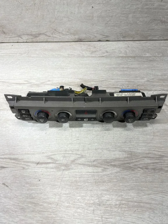 Gaisa kondicioniera/klimata/sildītāja vadības bloks (salonā) – BMW 7. sērija E65 E66 (2001-2008)