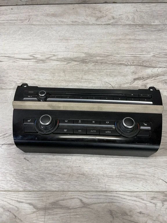 Gaisa kondicioniera/klimata/sildītāja vadības bloks (salonā) – BMW 5. sērija F10 F11 (2009-2016)