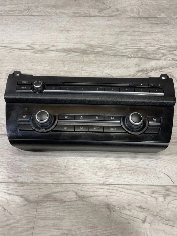 Gaisa kondicioniera/klimata/sildītāja vadības bloks (salonā) – BMW 5. sērija F10 F11 (2009-2016)