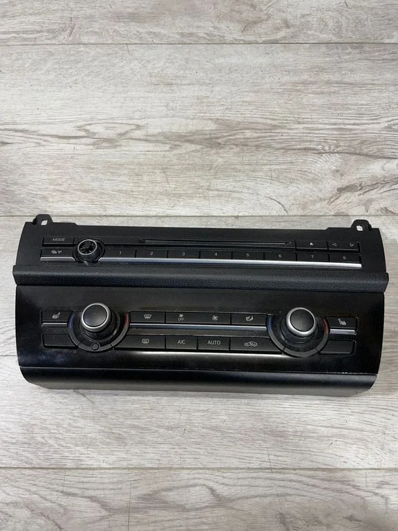Gaisa kondicioniera/klimata/sildītāja vadības bloks (salonā) – BMW 5. sērija F10 F11 (2009-2016)