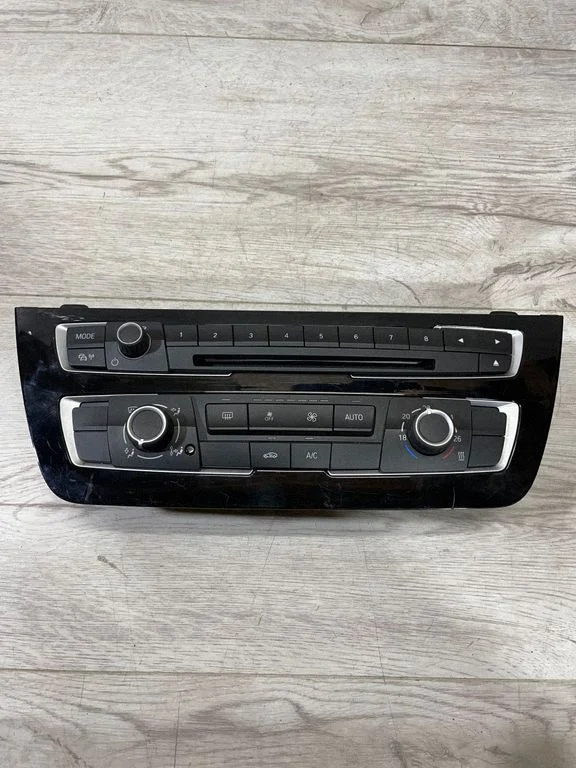 Gaisa kondicioniera/klimata/sildītāja vadības bloks (salonā) – BMW 1. sērija F20 F21 (2011-2019)