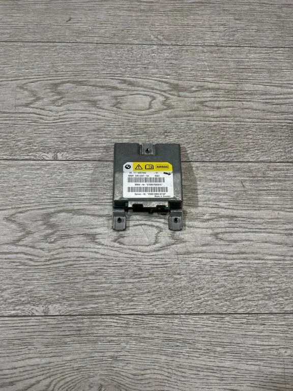 Drošības spilvenu vadības bloks – BMW 5. sērija E60 E61 (2004-2010)