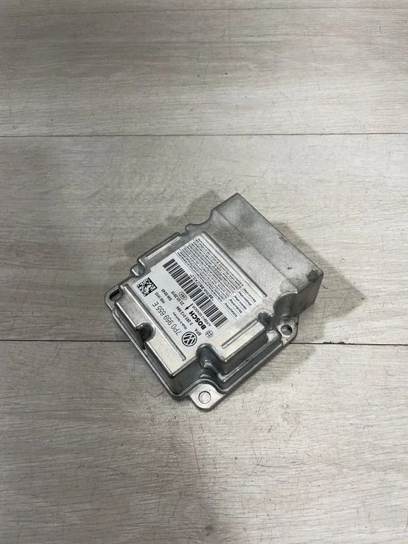 Airbag control unit/module – Porsche Cayenne (92A) (2010-2017)