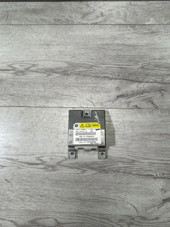 Drošības spilvenu vadības bloks – BMW 5. sērija E60 E61 (2004-2010)