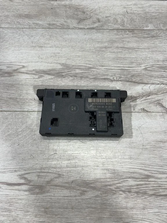 Durvju elektronikas vadības bloks – Mercedes-Benz C klase W203 (2000-2007)