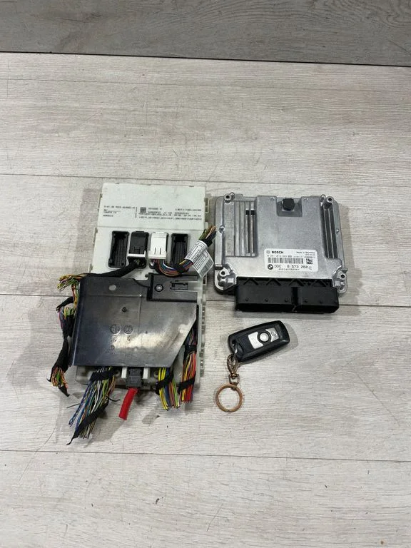 Dzinēja vadības bloks 8573260