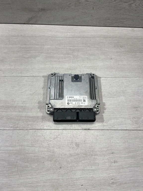 Dzinēja vadības bloks 8574091