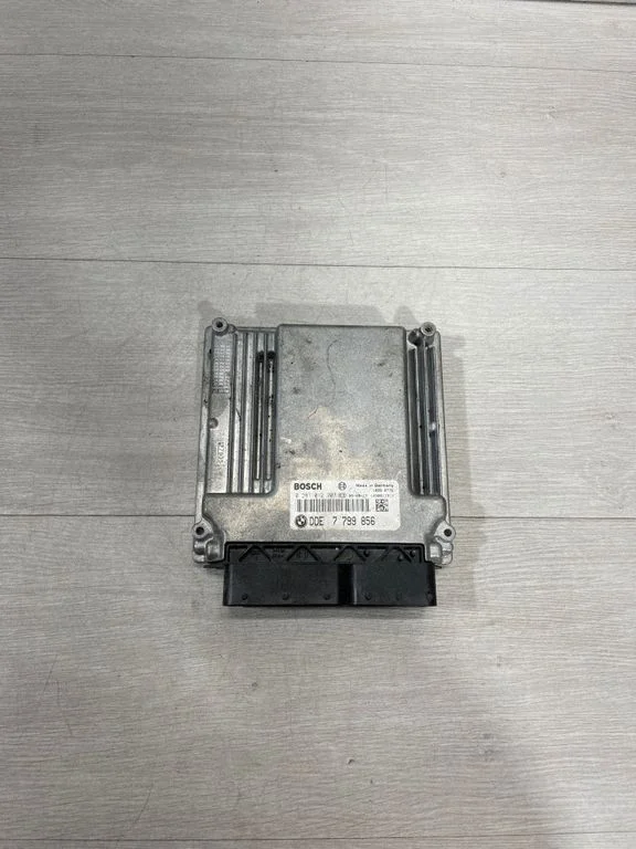 Dzinēja vadības bloks 7799856