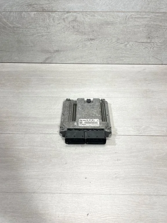 Engine control unit/module – Audi Q5 SQ5 8R (2008-2017)