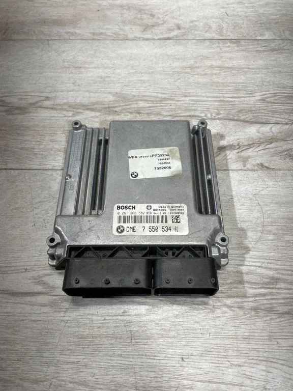 Mootori juhtplokk 7550534 – BMW 1-seeria E81 E87 (2004-2011)
