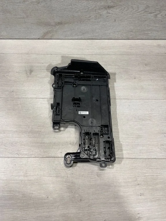 Central body control module 156745502D – Tesla Model 3 (2017-)