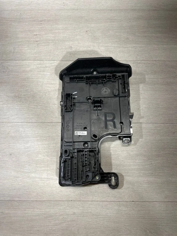 Central body control module 156745400B – Tesla Model 3 (2017-)