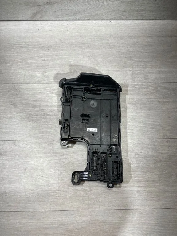 Central body control module 156745502D – Tesla Model 3 (2017-)