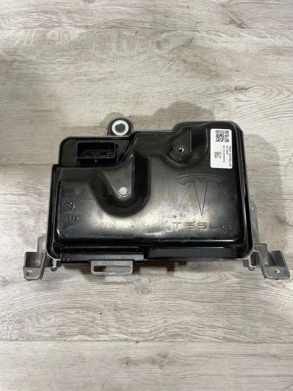Central body control module 1583991 – Tesla Model 3 (2017-)