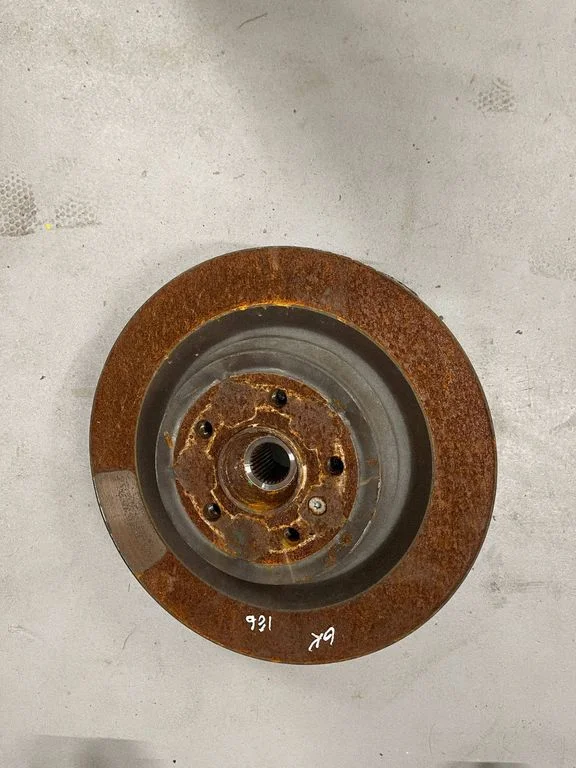 Rear wheel hub – left