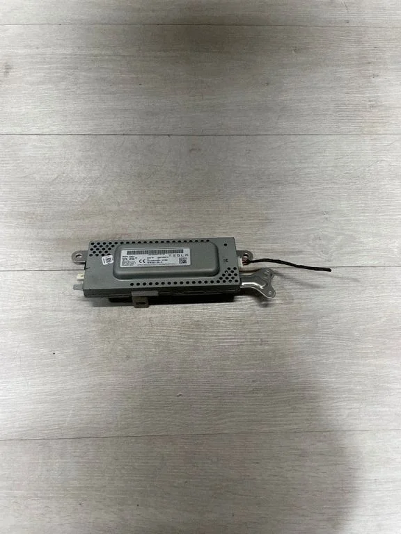 Other control units/modules 107975500D – Tesla Model 3 (2017-)