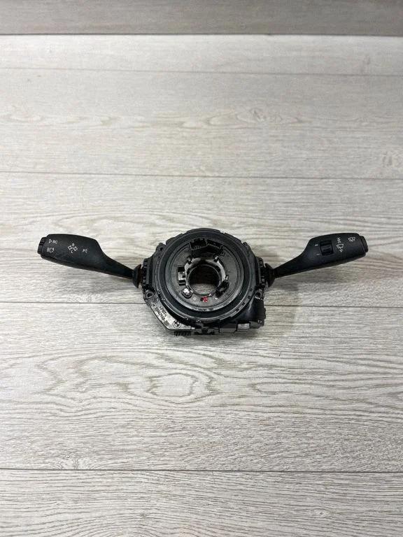 Wiper turn signal indicator stalk/switch 9351145