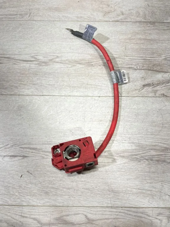 Przewód plusowy (akumulatora) – BMW Seria 3 E90 E91 (2005-2012)