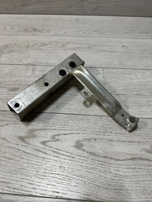 Radiator support slam panel bracket – BMW 5 Series F10 F11 (2009-2016)