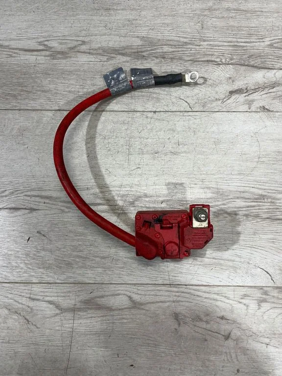 Przewód plusowy (akumulatora) – BMW Seria 3 E90 E91 (2005-2012)