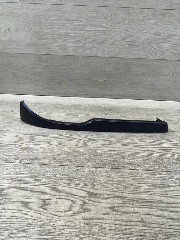 Under headlight/headlamp trim – BMW 3 Series E46 (1998-2005)