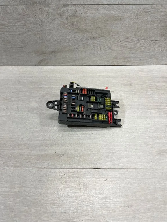 Fuse box set 9337880