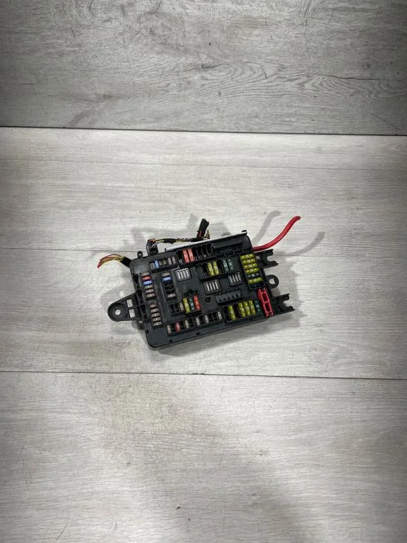 Fuse box set 9337880