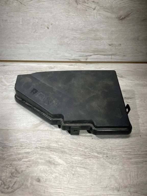 Pokrywa skrzynki bezpieczników 31398001 – Volvo XC90 (2014-)