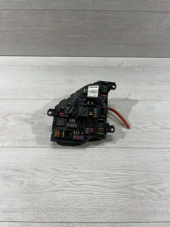Drošinātāju bloks – BMW 5. sērija F10 F11 (2009-2016)