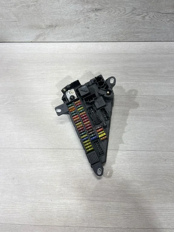 Drošinātāju bloks – BMW 5. sērija E60 E61 (2004-2010)