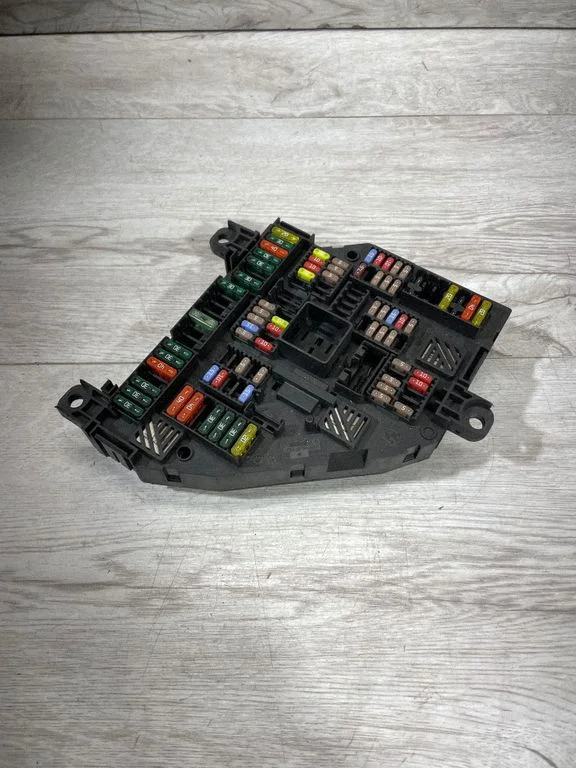 Drošinātāju bloks – BMW 5. sērija F10 F11 (2009-2016)