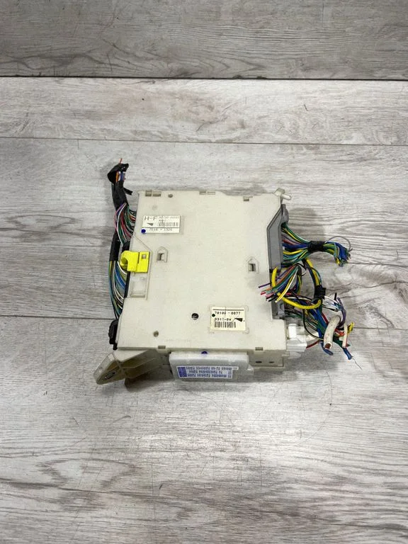 Fuse module 8273030282 – Lexus GS 300 350 430 450H (2005-2012)