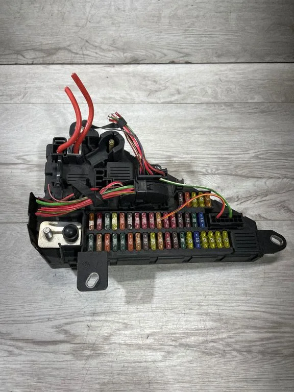 Drošinātāju bloks – BMW 6. sērija E63 E64 (2002-2010)