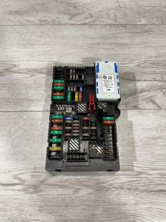 Drošinātāju bloks – BMW 3. sērija G20 G21 (2019-)