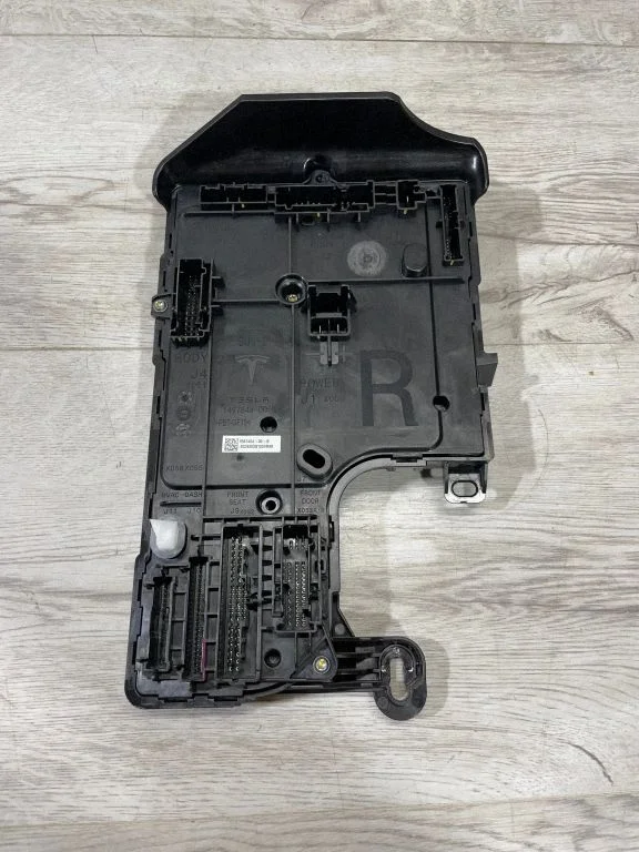 Comfort/convenience module 156745400B – Tesla Model 3 (2017-)