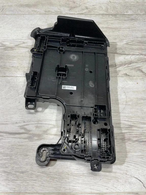 Comfort/convenience module 156745500B – Tesla Model 3 (2017-)