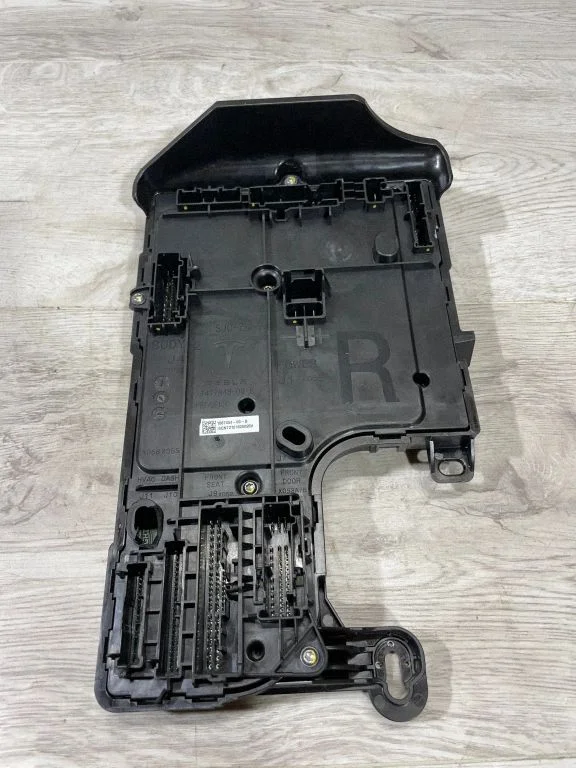 Comfort/convenience module 156745400B – Tesla Model 3 (2017-)
